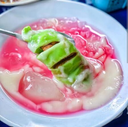 Resep Es Pisang Ijo, Jajanan Segar Cocok untuk Takjil di Bulan Ramadan Foto BeritaJatim.com
