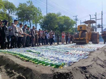 Polres Tulungagung Musnahkan Ribuan Botol Biras dan Ratusan Knalpot Brong Foto BeritaJatim.com