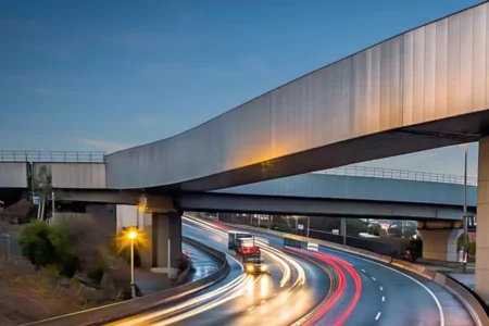 Surabaya Siap Bebas Macet, Flyover dan Underpass Baru Dukung Modernisasi KRL Foto BeritaJatim.com