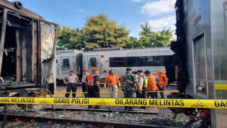 Kebakaran Gerbong Kereta di Stasiun Tugu Yogyakarta: KAI Pastikan Operasi KA Tetap Lancar Foto BeritaJatim.com