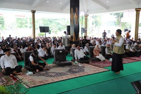Mensos Saifullah Yusuf Kunjungi Jombang, Apresiasi Pilar-Pilar Sosial dalam Program Kesejahteraan Foto BeritaJatim.com