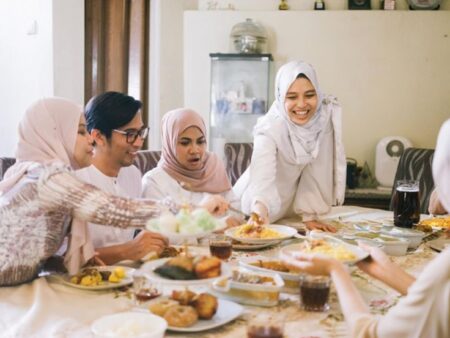 5 Ide Kegiatan Seru untuk Habiskan Libur Lebaran di Rumah Foto BeritaJatim.com