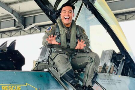 Penerbang Lanud Iswahjudi Sukses Terbang Solo F-16 Fighting Falcon Foto BeritaJatim.com