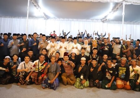Ngabuburit Seru Komunitas Motor di Kediaman Bupati Jombang: Merajut Silaturahmi di Bulan Suci Foto BeritaJatim.com