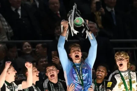 Taklukkan Liverpool FC, Newcastle United Akhiri Puasa Gelar 70 Tahun Foto BeritaJatim.com