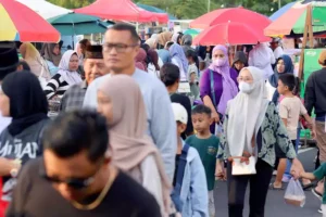 Omzet Sehari tembus Sejuta, Pasar Takjil Ramadan Ngerandu Buko Menjamur di Banyuwangi Foto BeritaJatim.com