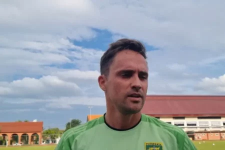 Paul Munster Siapkan Program Khusus Jelang Laga Persebaya vs Persija Foto BeritaJatim.com