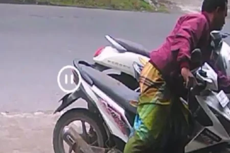 Hendak Beli Sandal, HP Samsung S24 Ultra Digondol Maling Foto BeritaJatim.com