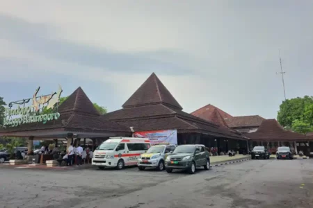 Ingin Seperti Grahadi, Rijanto Cat Putih Pendopo RHN Blitar Foto BeritaJatim.com