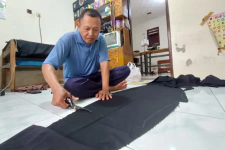 Jelang Lebaran, Penjahit Pakaian di Banyuwangi Malah Sepi Order Foto BeritaJatim.com