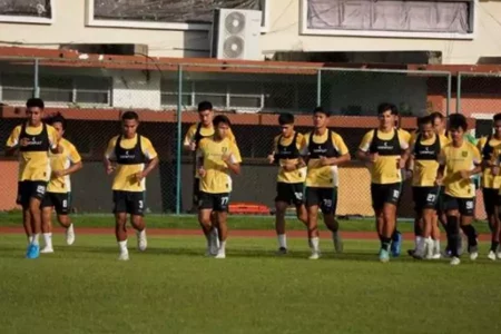 Paul Munster Tak Mau Ambil Risiko Mainkan M Hidayat Foto BeritaJatim.com