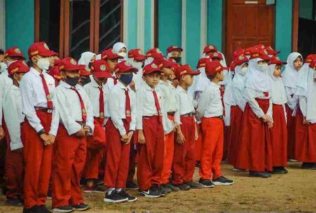 SPMB 2025 Gantikan PPDB, Orang Tua Wajib Tahu Syarat Masuk SD Terbaru Foto BeritaJatim.com