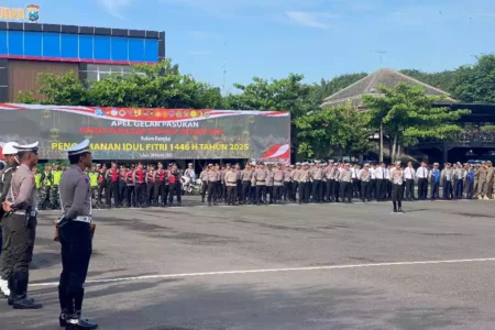 Ratusan Personel Gabungan Dikerahkan Amankan Arus Mudik di Tuban Foto BeritaJatim.com