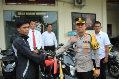 Polres Bondowoso Kembalikan 6 Motor Curian Gratis, Pelaku Ternyata Tetangga Korban Foto BeritaJatim.com