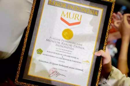 Pakai Teknologi Cloud, Kemkomdigi Pecahkan Rekor Muri Khataman Al-Qur’an 352.057 Kali Foto BeritaJatim.com