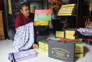 Sarung Tenun Goyor Jombang, Karya Tradisional yang Melejit di Bulan Ramadan Foto BeritaJatim.com