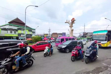 H-3 Lebaran, Arus Lalu Lintas Rawan Macet di Lamongan Masih Lancar Foto BeritaJatim.com