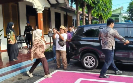 Mak Rini Diperiksa Kejari Blitar, Terkait Dugaan Korupsi DAM Kali Bentak Foto BeritaJatim.com