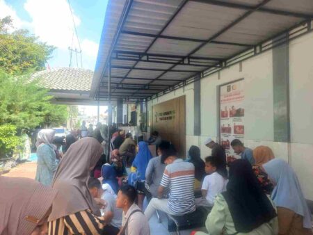 Pengunjung Membludak, Rutan Kelas IIB Sampang Terapkan Waktu Tambahan Foto BeritaJatim.com