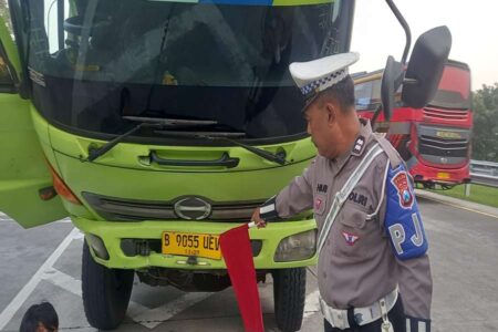 Tabrakan Maut di Tol Gempol-Pasuruan, Sopir Bus Akas Tewas di Tempat Foto BeritaJatim.com