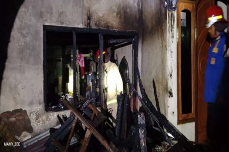 Rumah Lansia di Kademangan Probolinggo Ludes Terbakar Foto BeritaJatim.com
