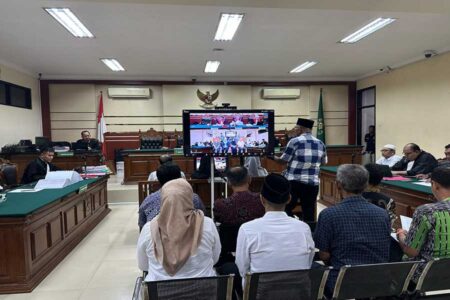Sidang Korupsi PKBM Pasuruan, Terdakwa Sebut Pegawai Disdikbud Minta Uang dalam Amplop Foto BeritaJatim.com