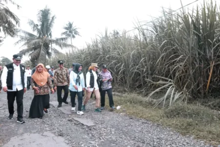 Perbaikan Jalan Rusak di Lumajang Sepanjang 10,69 Km Dimulai Juni 2025 Foto BeritaJatim.com