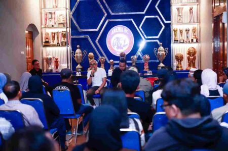 Keuntungan 3 Persen Penjualan Tiket Arema FC untuk Keluarga Korban Tragedi Kanjuruhan Foto BeritaJatim.com