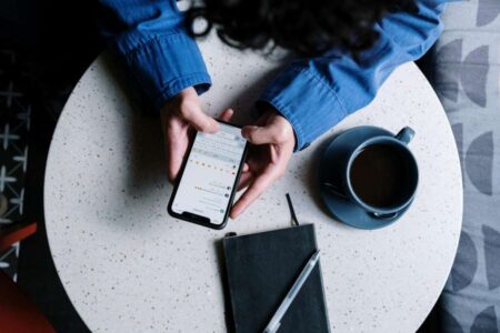 Awas Terjerat UU ITE! Ini 5 Hal yang Dilarang Diunggah di Internet Foto BeritaJatim.com