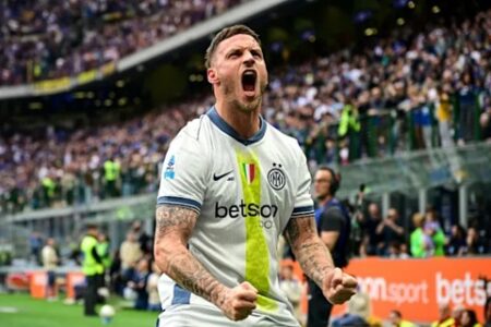 Inter Milan Menang 3-1 atas Cagliari Saat Kenakan Jersey Khusus Valentino Rossi Foto BeritaJatim.com
