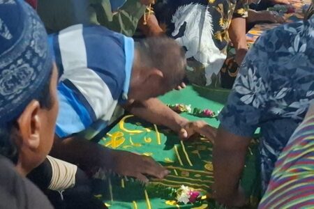 Keluarga Korban Longsor Pacet Seperti Mendapat Firasat Foto BeritaJatim.com