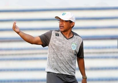Aji Santoso Maklumi Kekalahan Persela dalam Dua Laga Uji Coba Foto BeritaJatim.com