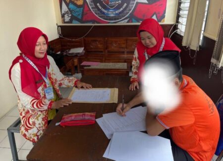 Tahanan Lapas Tulungagung Ikuti Ujian Penilaian Sumatif Akhir Jenjang dari Balik Jeruji Besi Foto BeritaJatim.com