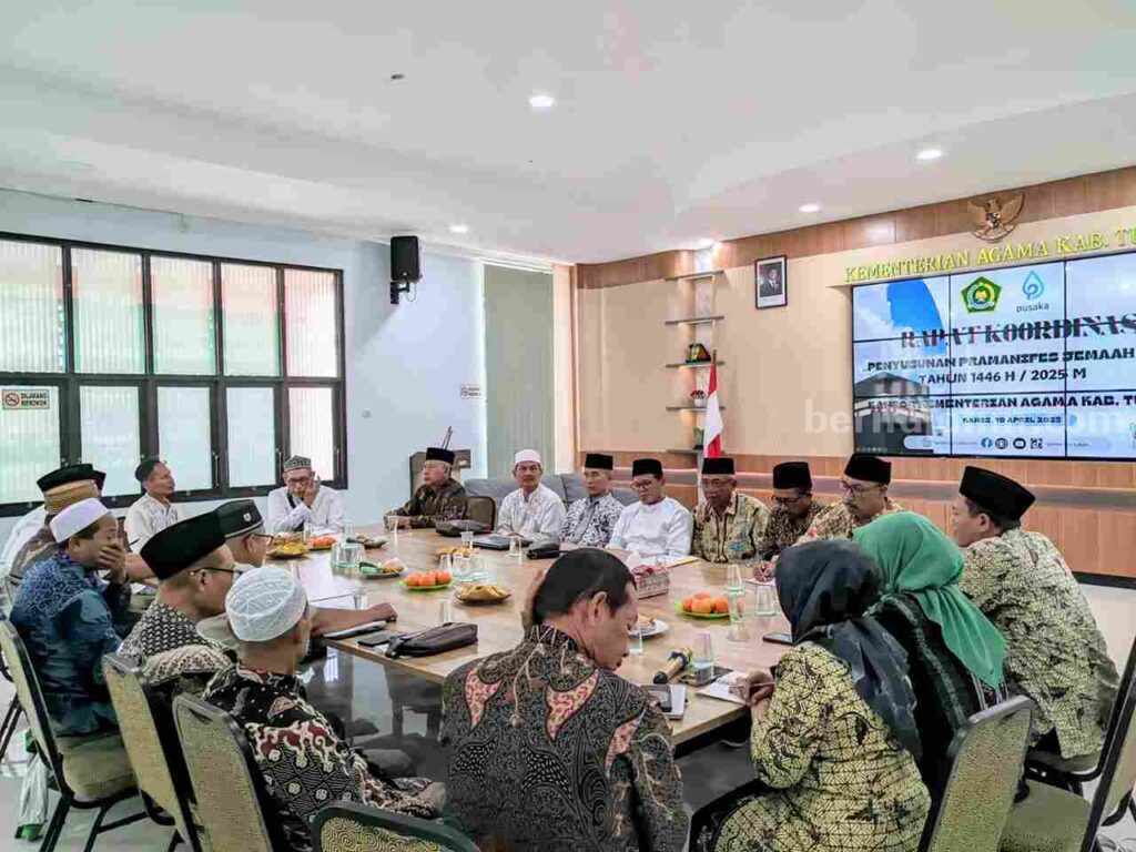 Kemenag Tuban Kebut Persiapan Haji 2025, Penyusunan Pramanifes Jemaah Berbeda dari Sebelumnya Foto BeritaJatim.com