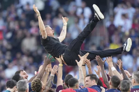 PSG Juara Ligue 1, Luis Enrique Targetkan Rekor Nirkalah Foto BeritaJatim.com