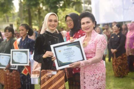 Wali Kota Kediri Vinanda Prameswati Pimpin Apel Hari Kartini Foto BeritaJatim.com