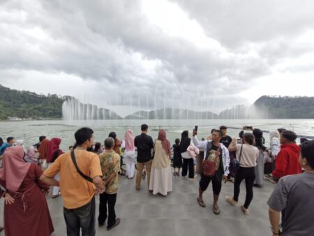 Libur Lebaran, Telaga Ngebel Sumbang Hampir Rp400 Juta ke PAD Ponorogo Foto BeritaJatim.com