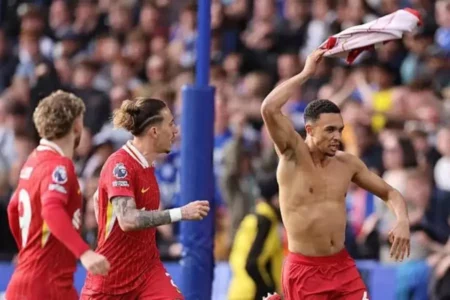 Gol Emosional Trent Alexander-Arnold Bungkam Rumor Kepindahan ke Real Madrid Foto BeritaJatim.com