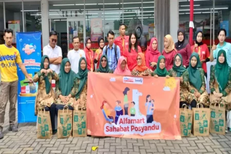 Alfamart Sahabat Posyandu bersama Sweety Hadir di Jombang Foto BeritaJatim.com