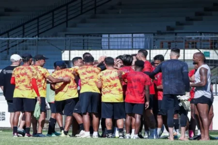 Gomes Optimistis di Tengah Bayang-bayang Rekor Buruk Arema FC atas Persebaya Foto BeritaJatim.com