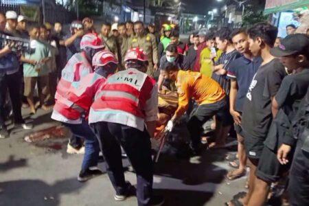 Diduga Maling Kotak Amal di Petemon Surabaya Remuk Dihajar Warga Foto BeritaJatim.com