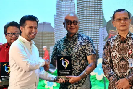 BSI Terima Penghargaan dari beritajatim.com atas Komitmen Mengembangkan Sumber Daya Lokal Foto BeritaJatim.com