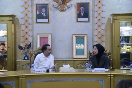 Bertemu Bupati Fawait, Megawati Berharap Bisa Naik Pesawat ke Jember Foto BeritaJatim.com