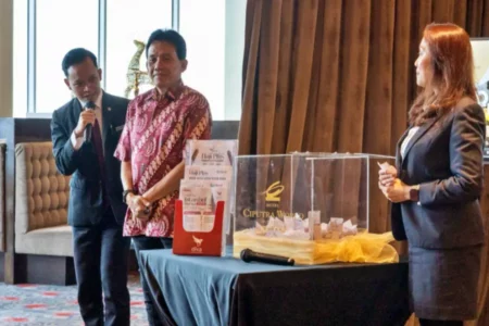 Iftar Buffet Ciputra World Surabaya Ditutup Dengan Undian Ibadah Umroh Foto BeritaJatim.com