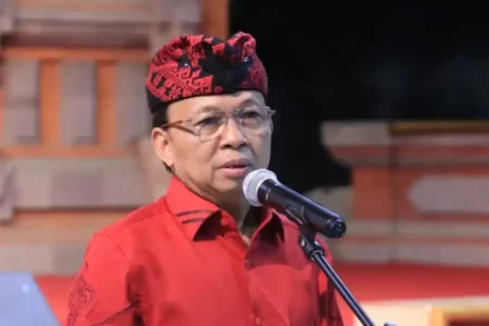 Sampah Gelas Plastik Aqua Dominan Cemari Lingkungan, Gubernur Bali Siapkan Sanksi Foto BeritaJatim.com