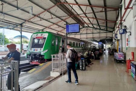 Jumlah Penumpang KA di Daop 7 Madiun Meningkat pada H+1 Lebaran 2025 Foto BeritaJatim.com