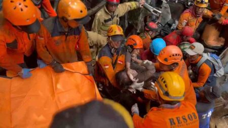Ingatkan Hati-hati di Jalan, Pesan Terakhir Orang Tua Korban Longsor di Jalur Mojokerto – Batu Foto BeritaJatim.com