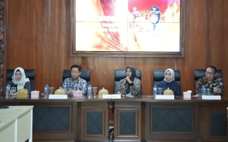 Dampak Tarif Trump 32 Persen, IKM Kota Mojokerto Khawatir Dihantam Gelombang Produk Impor Murah Foto BeritaJatim.com