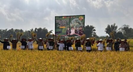 Produksi Gabah Kering Panen Meningkat, Bupati Optimis Target Produksi 2025 Kabupaten Mojokerto tercapai Foto BeritaJatim.com