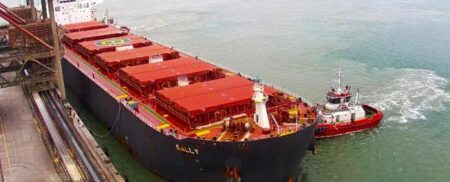 Rekor Baru, Terminal Teluk Lamong Selesaikan Ship to Ship Kapal Curah Hanya dalam 34 Menit Foto BeritaJatim.com